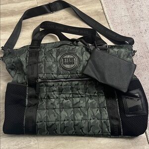 NWOT Steve Madden Black and Green Camouflage Duffel Bag 23 L x 16 H x 7 W